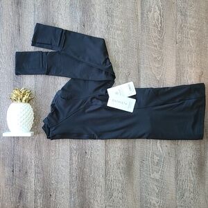 NWT! Athleta Whistler Half Zip - Black